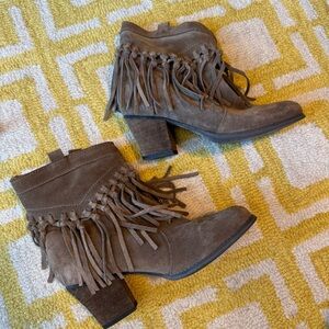Sbicca Fringe Heeled ankle Boots - Brown mocha mousse sz 8